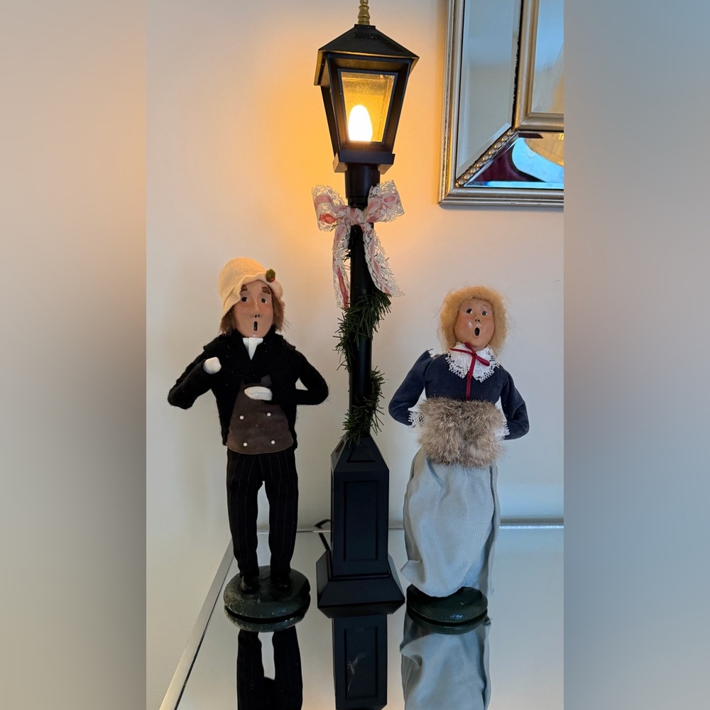 Buyer’s Choice Caroler Figurines Set